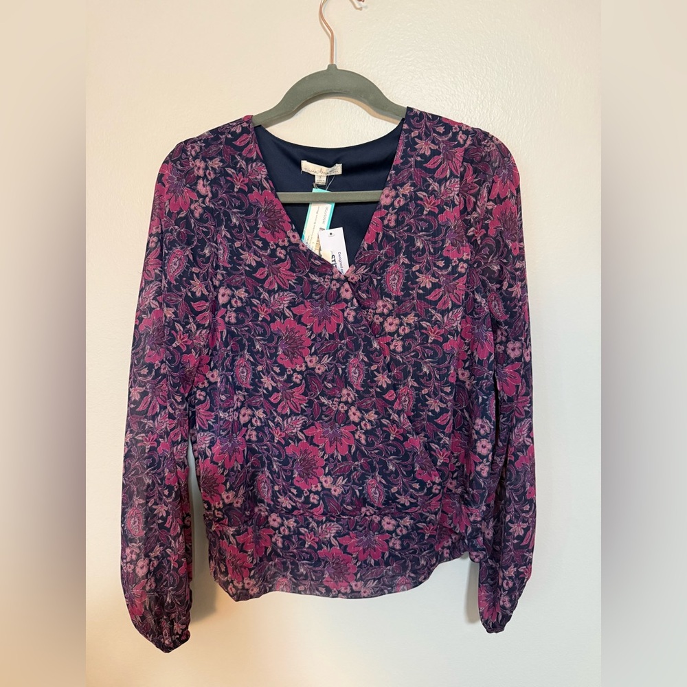 NWT- Nine Britton Floral V-Neck Blouse - Purple and Pink. Size Small - Picture 4 of 5